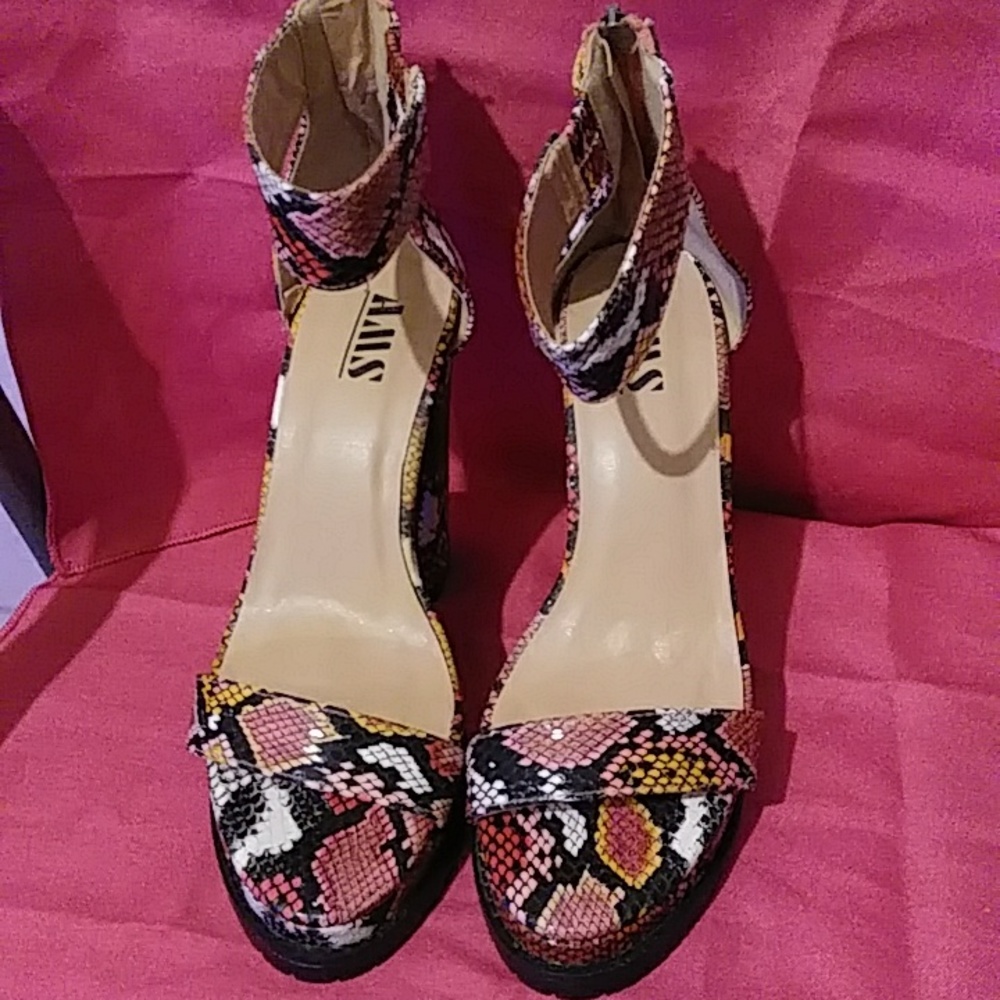 High heels - Picture 4 of 4